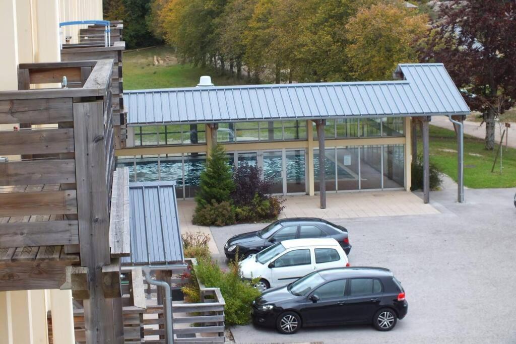 Appartement Appart. lumineux pour 4pers. avec piscine chauffée à Saint-Laurent-du-Jura Extérieur photo