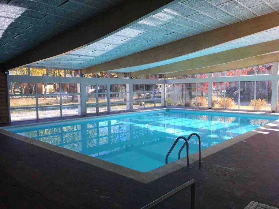 Appartement Appart. lumineux pour 4pers. avec piscine chauffée à Saint-Laurent-du-Jura Extérieur photo