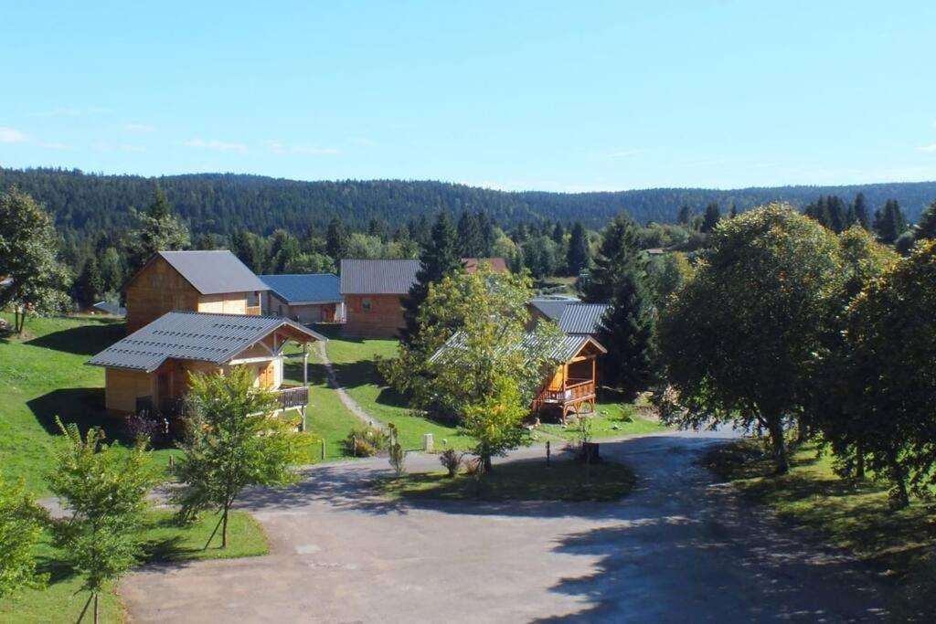 Appartement Appart. lumineux pour 4pers. avec piscine chauffée à Saint-Laurent-du-Jura Extérieur photo