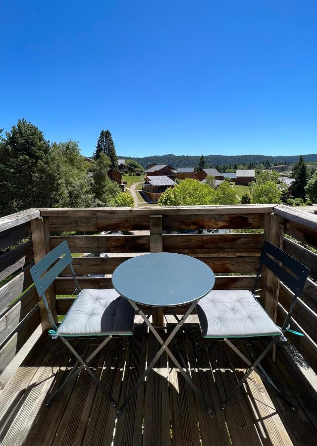 Appartement Appart. lumineux pour 4pers. avec piscine chauffée à Saint-Laurent-du-Jura Extérieur photo